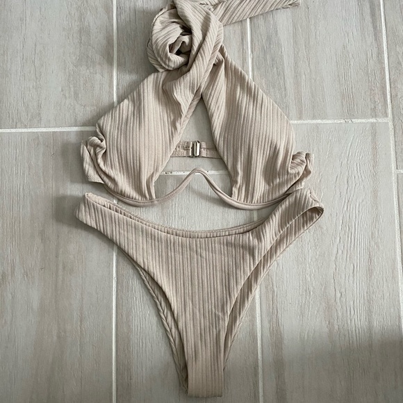 Bathing suit - Picture 1 of 7